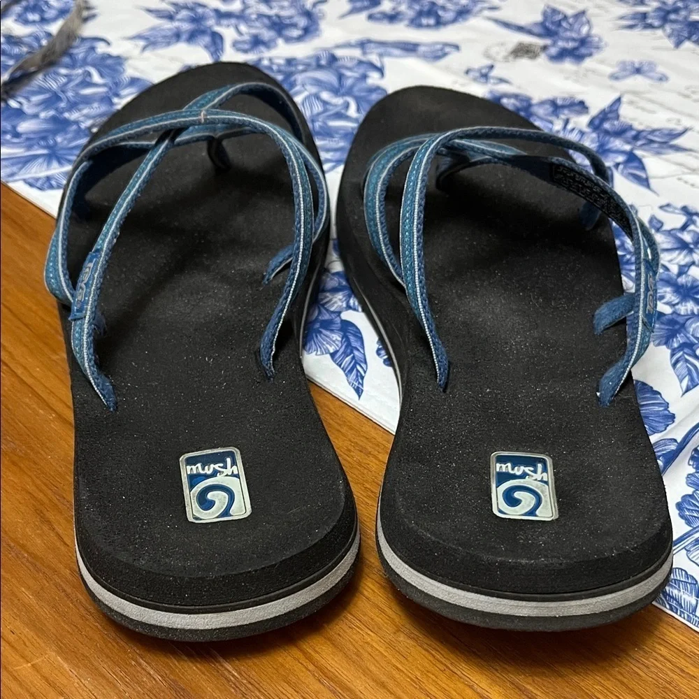 Teva Blue Flip Flop with Criss Cross Strap.Size 9